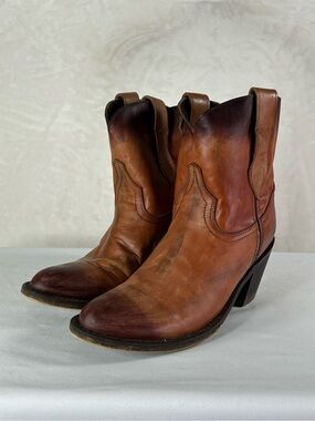 Dingo Classic Women's Brown Leather Cowgirl Bootie